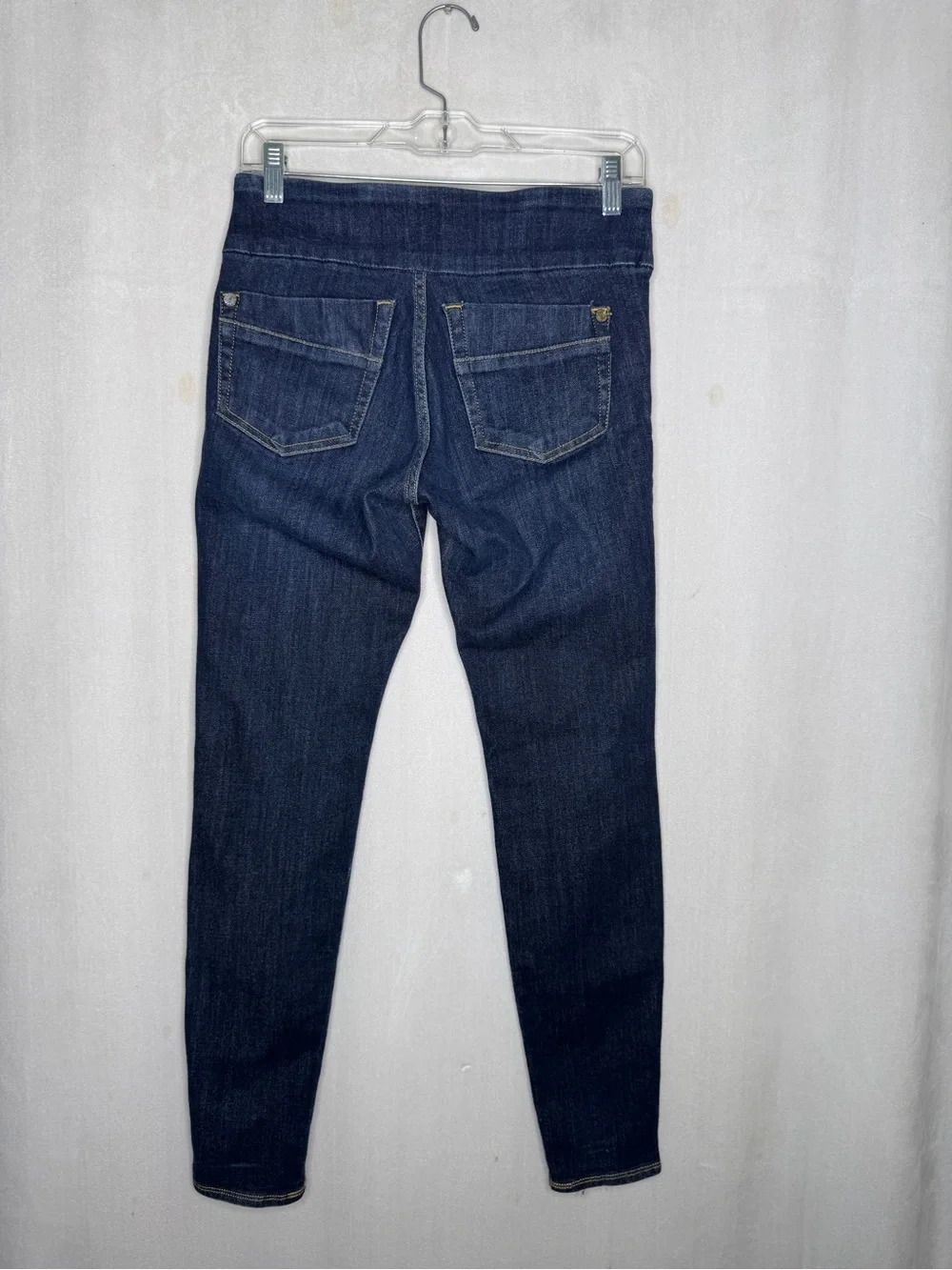 ROCK & REPUBLIC / dark wash Fever pull on jegging skinny jeans / 8